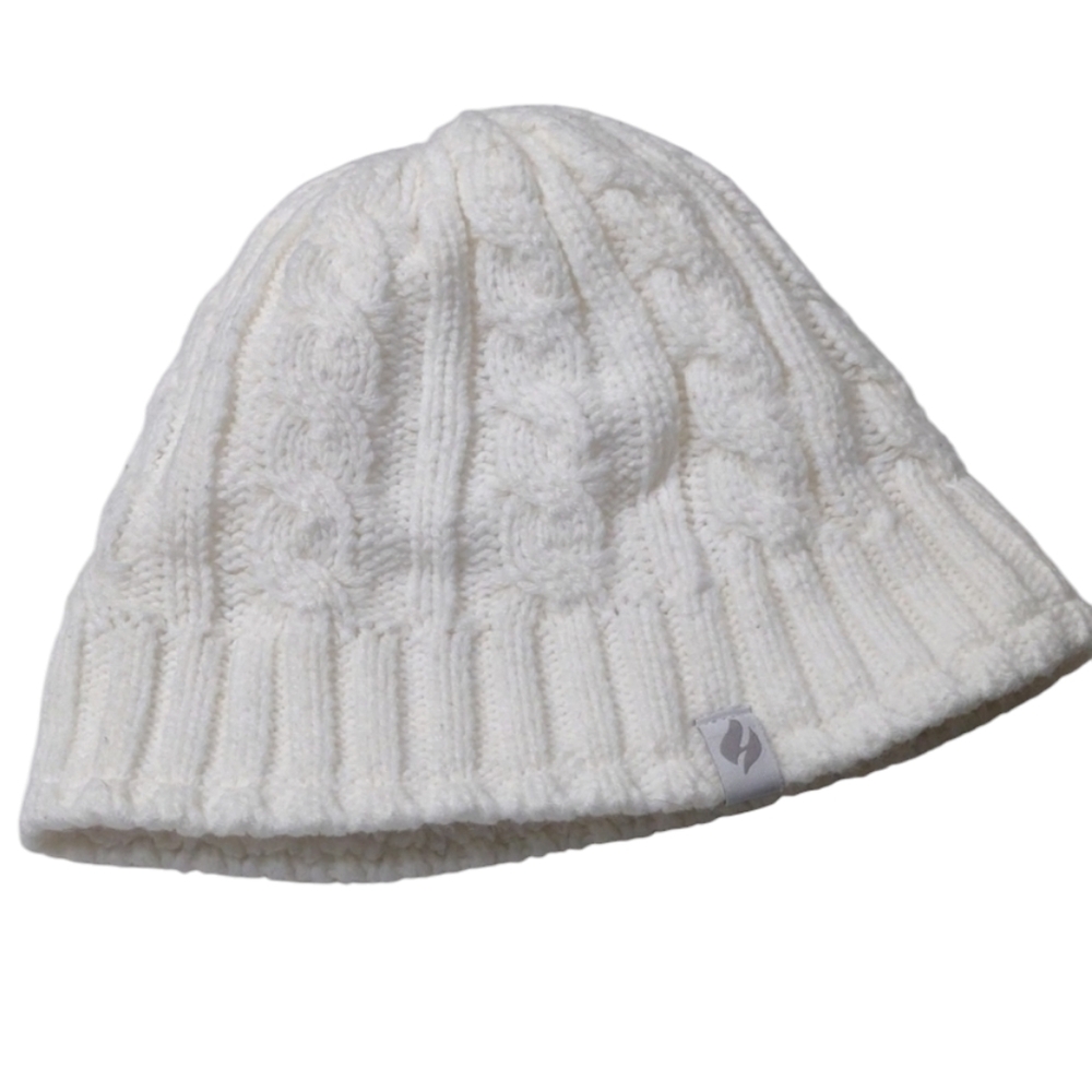 White cable knit Heat Holders fleece lined beanie hat